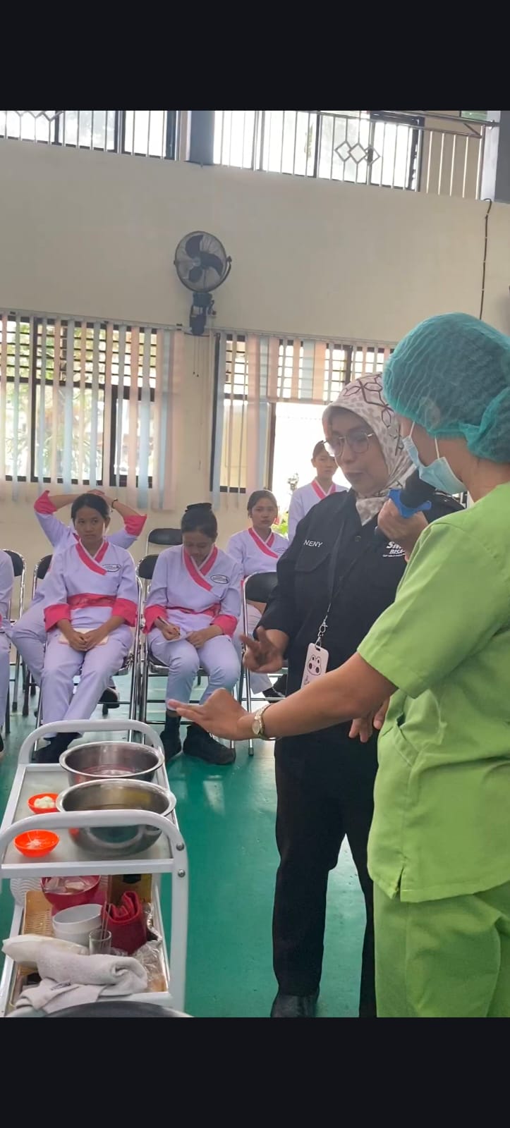 Larissa Aesthetic Center Hadir Sebagai Guru Tamu: Siswa Kelas X Kecantikan & Spa SMK Negeri 1 Salatiga Belajar Perawatan Wajah Secara Langsung