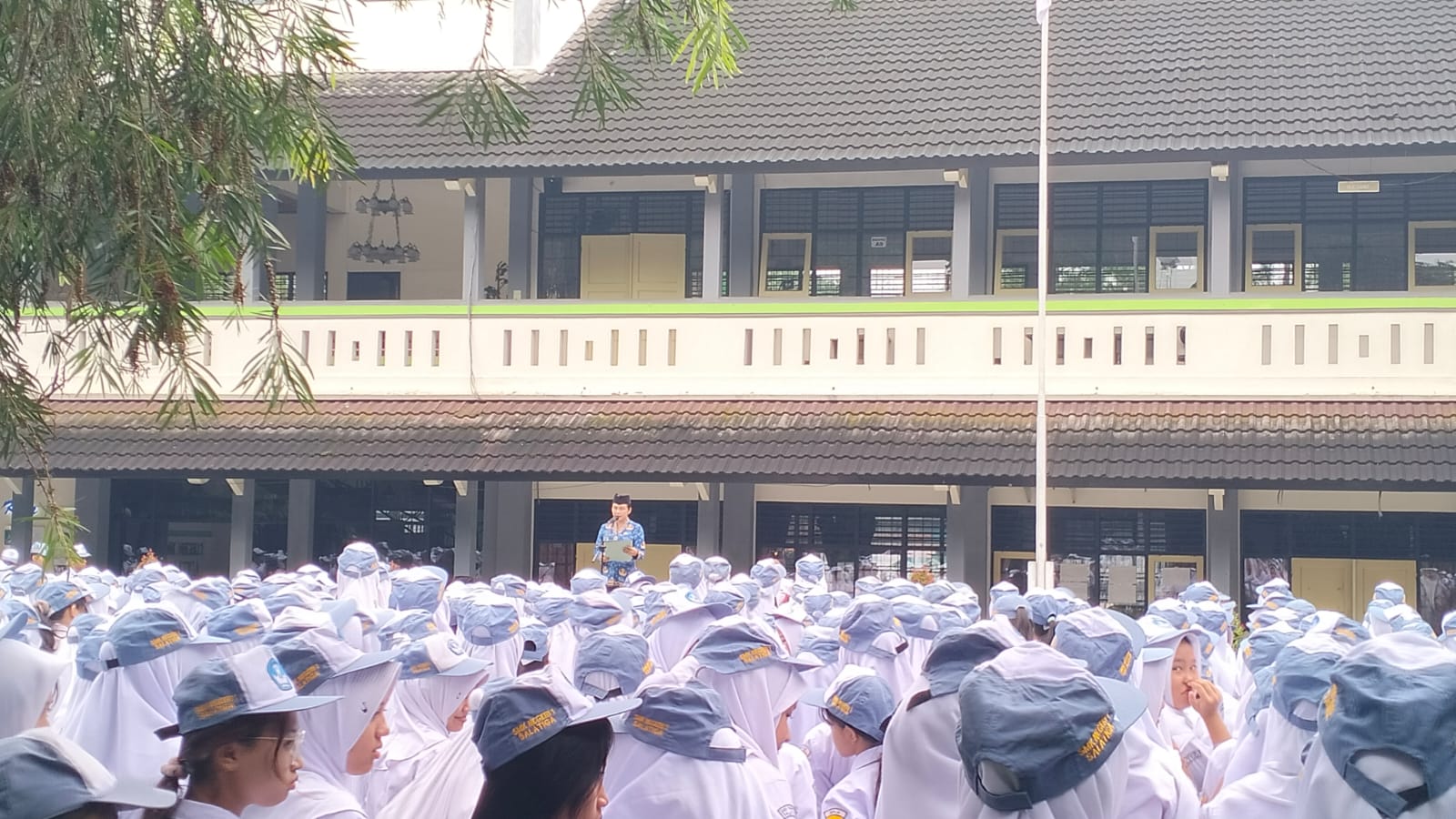 Semangat Generasi Muda Menggema dalam Peringatan Hari Sumpah Pemuda di SMK Negeri 1 Salatiga