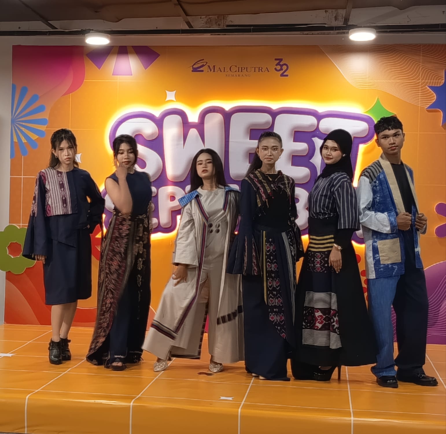 Skanisa Pose SMKN 1 Salatiga Tampilkan Pesona Nusantara dalam Fashion Show di Mal Ciputra Semarang