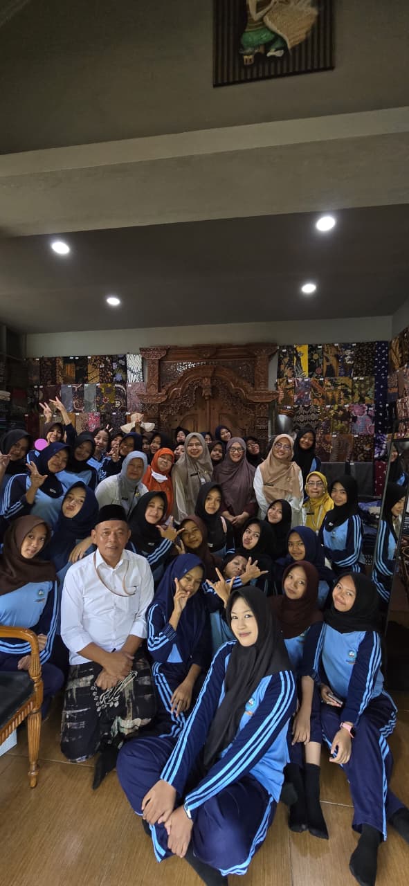 Dari Kelas ke Dunia Industri: Siswa Busana SMKN 1 Salatiga Ikuti Outing Class