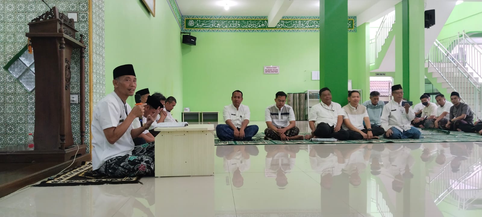 Pengajian Rutin Guru dan Karyawan Muslim SMK Negeri 1 Salatiga Perkuat Nilai Keimanan dan Dedikasi