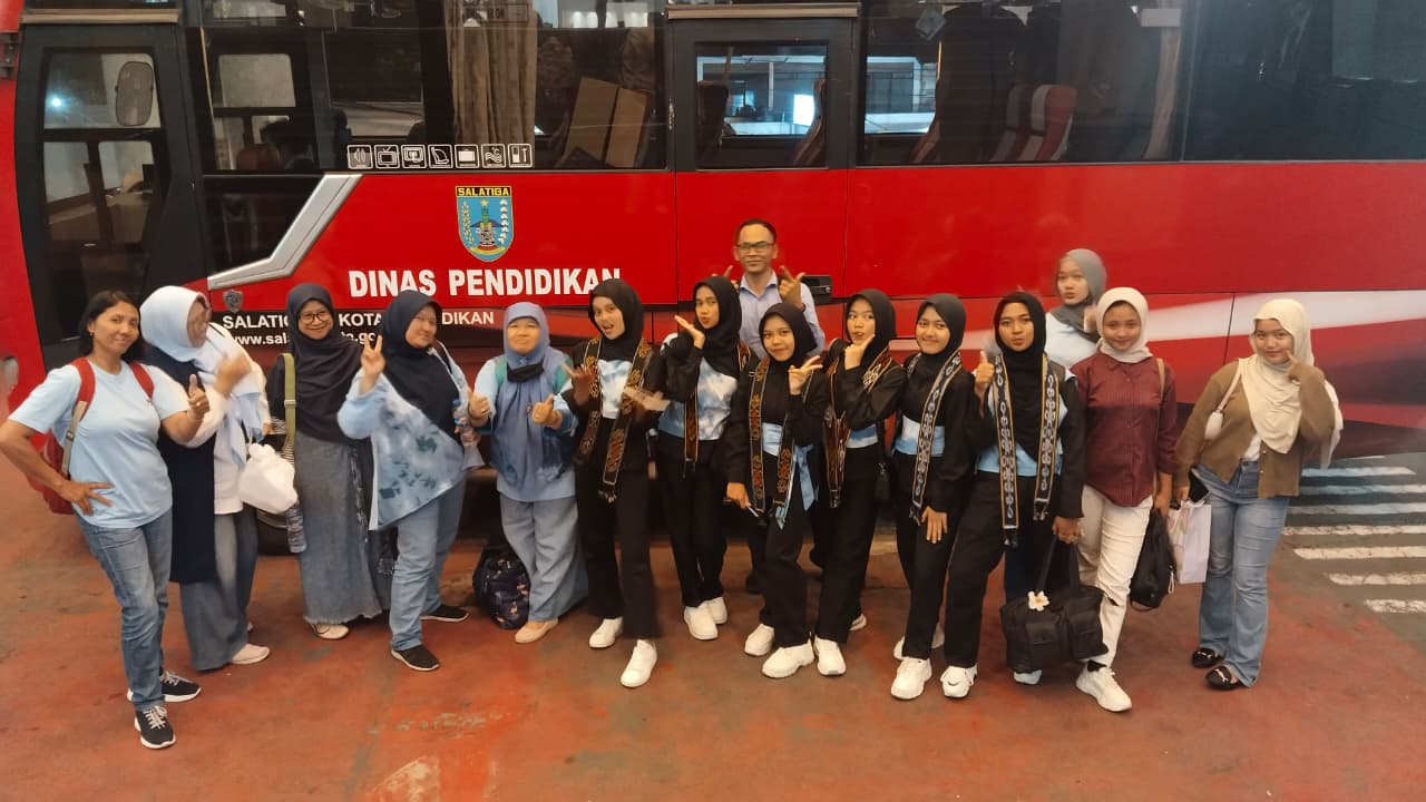 SMK Negeri 1 Salatiga Tampilkan Karya Busana Bertema “Lull of the Tides” di Sleman City Hall